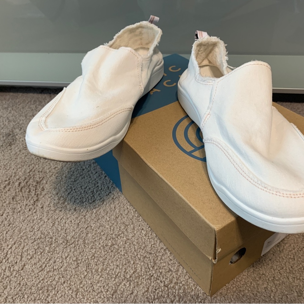 Vionic Malibu cream canvas sneakers